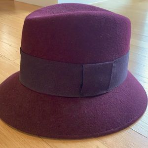 Burgundy hat S/M Banana Republic